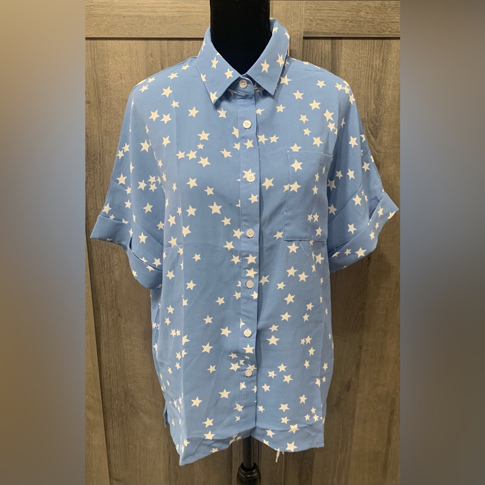 Light Blue With White Shooting Stars Women's Button Up Short Sleeve Size S Top